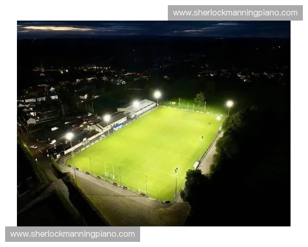 球场灯光照亮赛场激情 引领运动员突破极限挑战